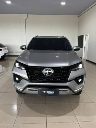 TOYOTA HILUX SW4 2.8 D-4D TURBO DIESEL SRX 7L 4X4 AUTOMÁTICO